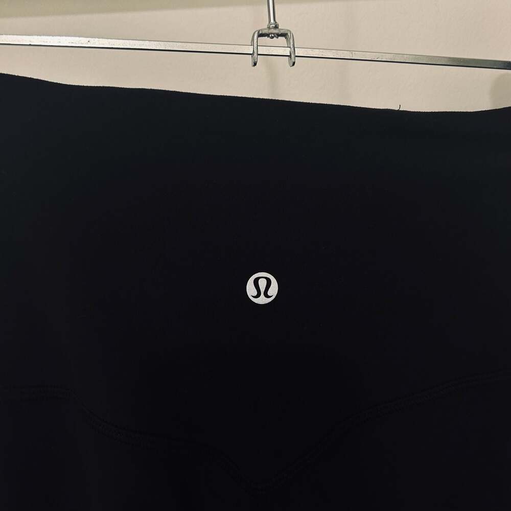 Vintage lululemon flare leggings - cropped- yoga women’s size 2 - Picture 2 of 6